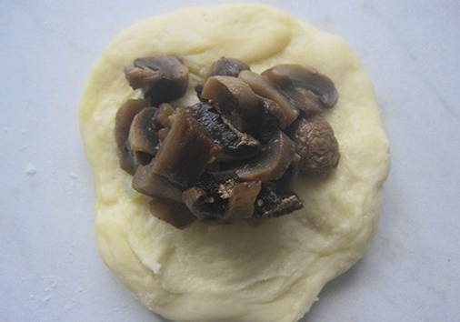 Слоеные пирожки с грибами - 64 рецепта: Пирожки | Foodini